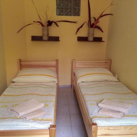 Guest House U Náhonu Chrudim Esterno foto