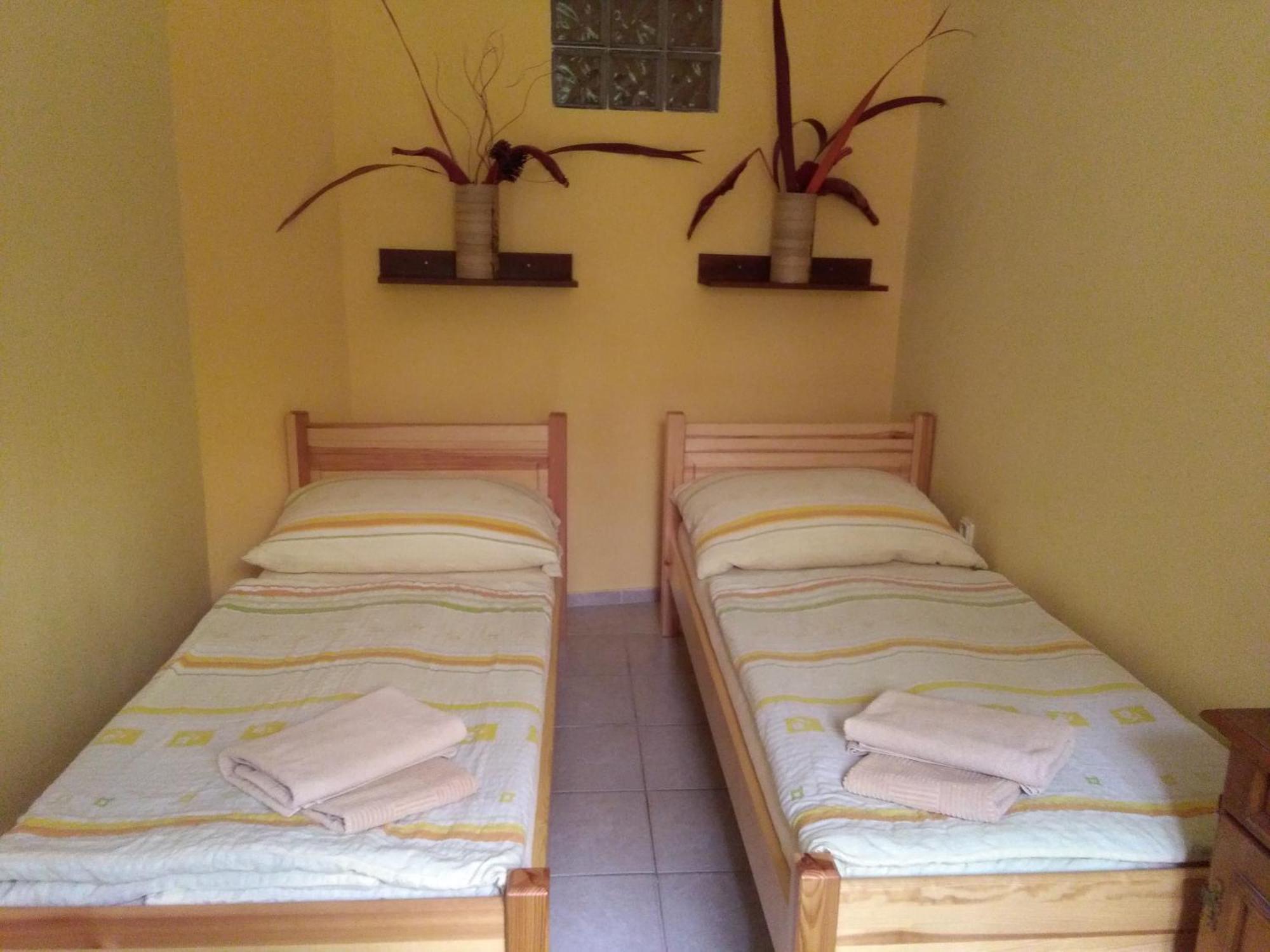 Guest House U Náhonu Chrudim Esterno foto