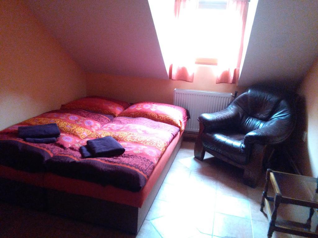 Guest House U Náhonu Chrudim Esterno foto